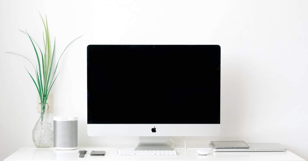 Computer_on_a_white_background